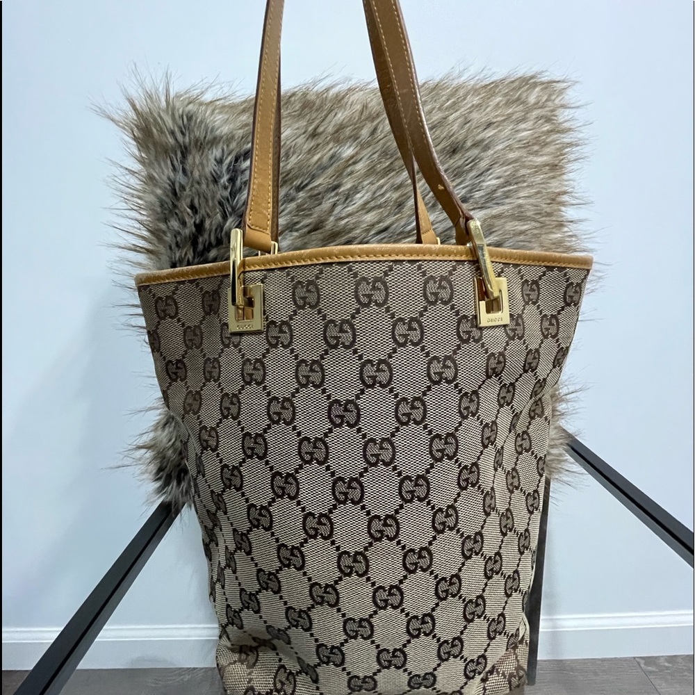 Gucci gg monogram bucket bag
